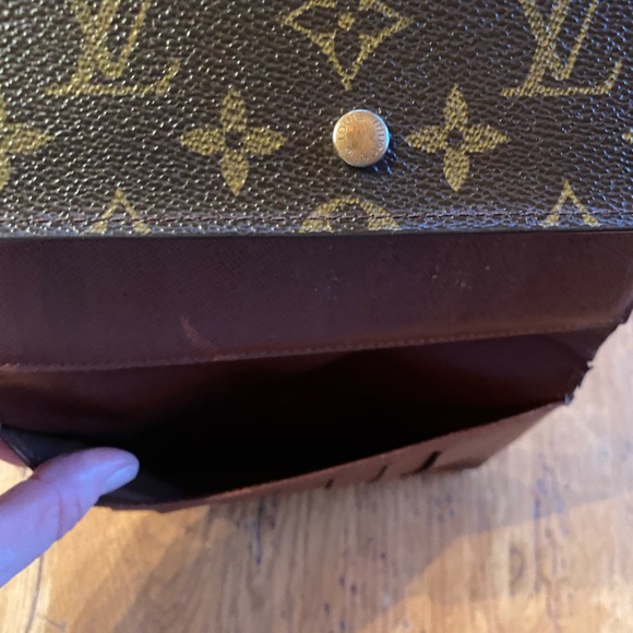 Louis Vuitton Long Passport Wallet - Picture 13 of 16